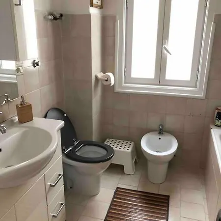 1800 Homestay Bari