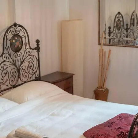Homestay 1800 *